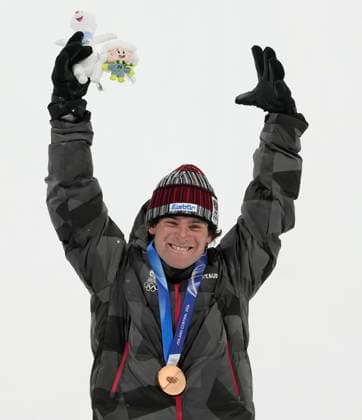 Bronze medalist Matej Svancer of Austria celebrates on the podium after the Men s Freestyle Skiing Big Air competition at the Milano Cortina 2026 Winter Olympic Games, Olympische Spiele, Olympia, OS in Livigno, Italy, on Tuesday, February 17, 2026. Tormod Frostad of Norway won the gold medal and Mac Forehand of the United States won the silver medal.  OLY20260217806a BOBxSTRONG