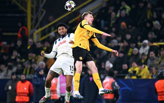Football, Champions League, Germany, Men, Season 2025 2026, Play Offs, Signal Iduna Park Dortmund Bor Dortmund Atalanta Bergamo Maximilian Beier BVB , Ederson ATB Action