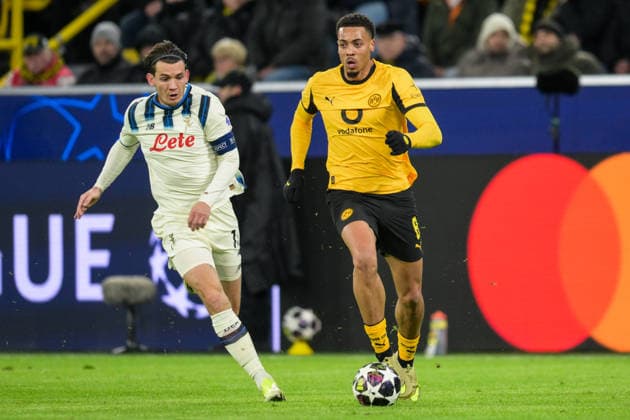 Soccer, Champions League, 20260217, BV Borussia Dortmund Atalanta Bergamo Pictured from l Marten DE ROON Bergamo, 15 , Felix NMECHA Dortmund, 8 , Treppling Ball Dortmund Signal Iduna Park North Rhine-Westphalia Germany Copyright: Passion2Press MarkusxFischerx