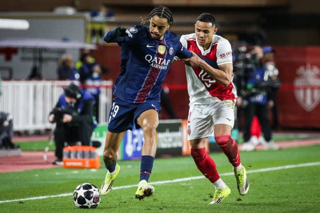 February 17, 2026, Monaco, France, Monaco: Bradley BARCOLA of PSG and Vanderson DE OLIVEIRA CAMPOS of Monaco during the UEFA Champions League match between AS Monaco and Paris Saint-Germain at Louis II Stadium on February 17, 2026 in Monaco, Monaco. AS Monaco V Paris Saint-Germain - UEFA Champions League  - ZUMAm308 20260217_zsp_m308_014 Copyright: xMatthieuxMirvillex