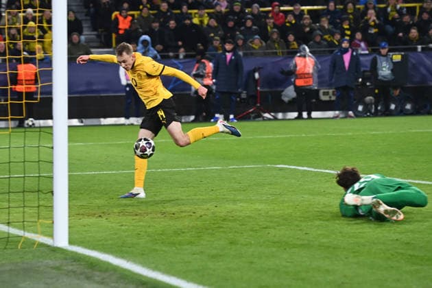 Maximilian BEIER DO scores the goal for 2 0, Football UEFA Champions League Play offs, Borussia Dortmund DO Atalanta Bergamo AB on 17 02 2026 in Dortmund Germany UEFA regulations prohibit any use of photographs as image sequences and or quasi video Â