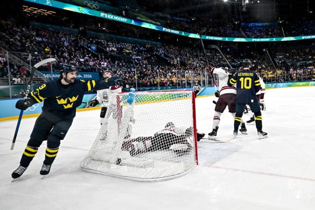 17 02 2026, Milano, Santa Giulia Ice hockey, Eishockey Arena, Winter Olympics: Sweden - Latvia (Ice Hockey), Filip Forsberg of Sweden (L) celebrate his goal Milano Santa Giulia Ice Hockey Arena Lombardy Italy *** 17 02 2026, Milano, Santa Giulia Ice Hockey Arena, Winter Olympics Sweden Latvia Ice Hockey , Filip Forsberg of Sweden L celebrate his goal Milano Santa Giulia Ice Hockey Arena Lombardy Italy Copyright: xJustPictures.ch AndreaxBrancax jp-en-AnBr-AB-DSC_874217022026