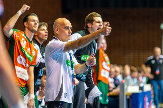 Juan Carlos Pastor TSV Hannover Burgdorf, Coach L R , TSV Hannover Burgdorf orange against RK Nexe mint 1 Matchday of the Main Round EHF European League 2025 2026 17 02 2026, Swiss Life Hall Hannover, GER , Copyright: xJanxGuentherx xTSVxHannover-Burgdorfx