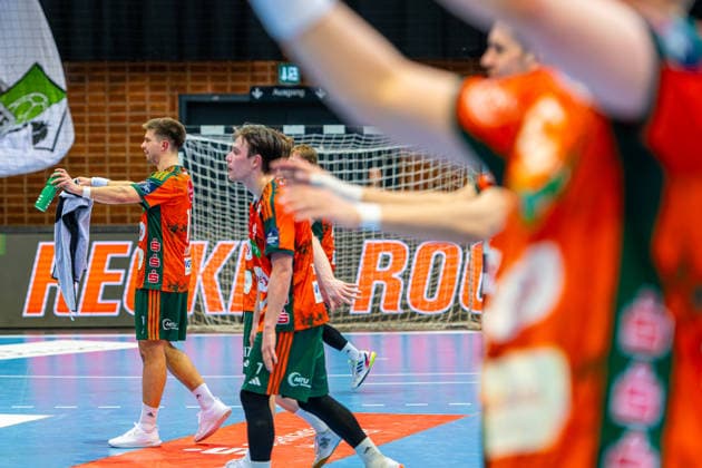 Renars Uscins TSV Hannover Burgdorf, Nr 10 L R , TSV Hannover Burgdorf orange against RK Nexe mint 1 Matchday of the Main Round EHF European League 2025 2026 17 02 2026, Swiss Life Hall Hannover, GER , Copyright: xJanxGuentherx xTSVxHannover-Burgdorfx