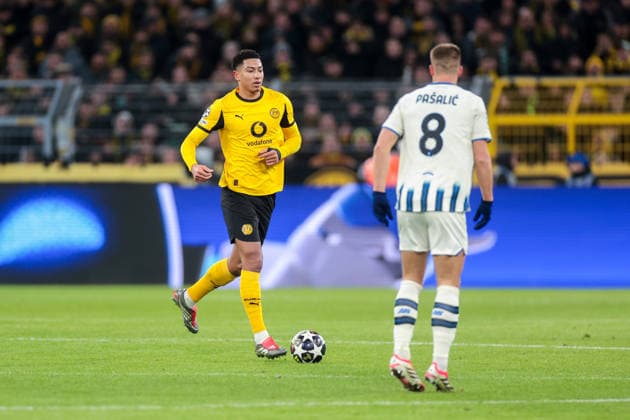 17 02 2026, Football, Season 2025 2026, UEFA Champions League, Play Offs, Round 1, Borussia Dortmund Atalanta Bergamo, v l Jobe Bellingham Borussia Dortmund ü, Mario PaÅ¡aliÄ‡ Pasalic Atalanta Bergamo , Dortmund Signal Iduna Park NRW Germany xRHR PHOTO DEx Copyright: DennisxEwert RHR-FOTOx RHR-FOTO DE