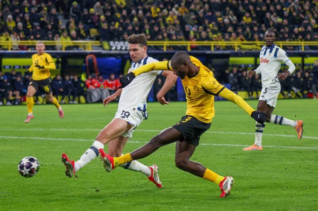 Dortmund, Germany 17 February 2026 UEFA Champions League 2025 2026 Borussia Dortmund vs Atalanta Bergamo In the picture from left second Serhou Guirassy BVB gives the assist and scorer Maximilian Beier BVB scores the goal to make it 2-0 for Dortmund Copyright: HMBxMedia MadeleinexFantini