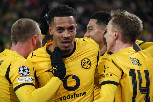 Dortmund, Germany February 17, 2026 UEFA Champions League 2025 2026 Borussia Dortmund vs Atalanta Bergamo In the picture goal scorer Maximilian Beier BVB , right in the picture, scores the goal to 2 0 for Dortmund and cheers with Julian Ryerson BVB and Felix Nmecha BVB Copyright: HMBxMedia MadeleinexFantini