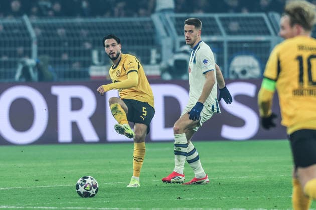 Sport, Football, UEFA Champions League season 2025 2026 PlayOffs first leg Borussia Dortmund Atalanta Bergamo 17 02 2026, SIGNAL IDUNA PARK Ramy Bensebaini Borussia Dortmund, 5 Ederson Atalanta Bergamo, 13 Dortmund SIGNAL IDUNA PARK North Rhine-Westphalia Germany