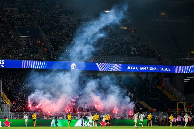 17 02 2026, Football, Season 2025 2026, UEFA Champions League, Play Offs, Round 1, Borussia Dortmund Atalanta Bergamo, Italian fans set off pyrotechnics, Dortmund Signal Iduna Park NRW Germany xRHR PHOTO DEx Copyright: DennisxEwert RHR-FOTOx RHR-FOTO DE