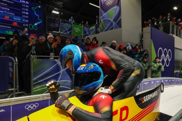 Gold medal award ceremony Ger - Lochner Johannes - Fleischhauer Georg during the Olympic Winter Milano-Cortina 2026, Bobsleigh 2-man on February 17, 2026 at Cortina Sliding Centre in Cortina, Italy  Copyright: xLucianoxMariaxBisi IPAxSportx xipa-agency.netx xx IPA_71660155 IPA_Agency_IPA71660155