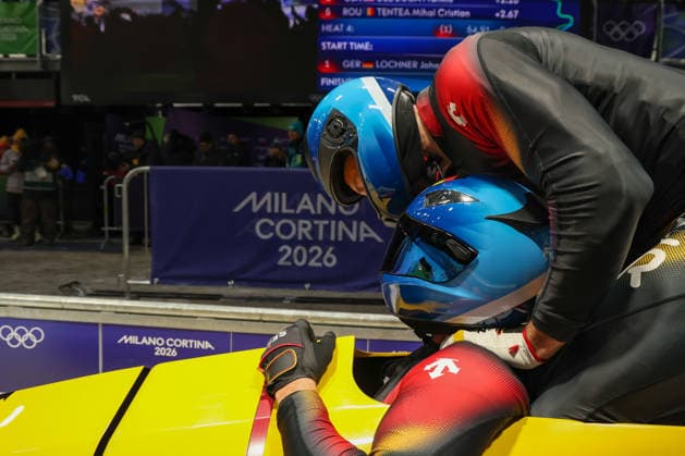 Gold medal award ceremony Ger - Lochner Johannes - Fleischhauer Georg during the Olympic Winter Milano-Cortina 2026, Bobsleigh 2-man on February 17, 2026 at Cortina Sliding Centre in Cortina, Italy  Copyright: xLucianoxMariaxBisi IPAxSportx xipa-agency.netx xx IPA_71660163 IPA_Agency_IPA71660163