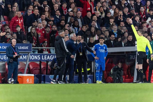 Jose Mourinho RED CARD during the match between SL Benfica and Real Madrid , valid for UEFA Champions League 2025 2026 at Estadio do Lisboa Benfica on 17 February 2026. Lisbon Estadio do Sport Lisboa Benfica Lisbon Portugal Copyright: xIMAGOx xPRIMExSPORTSxIMAGESx xFILIPExOLIVEIRAx
