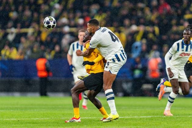 17 02 2026, Borussia Dortmund vs Atalanta Bergamo, UEFA Champions League, Playoffs Serhou Guirassy Borussia Dortmund, 9 Isak Hien Regulations prohibit any use of photographs as image sequences and or quasi video Copyright: xBahhoxKarax