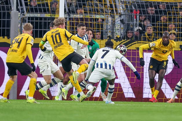 17 02 2026, Football, UEFA Champions League, Borussia Dortmund Atalanta Bergamo, BVB Stadion, Play Offs first leg, Season 2025 2026 Julian Brandt BVB 10 shots on goal Regulations prohibit any use of photographs as image sequences and or quasi video Nordrhein Westfalen Germany