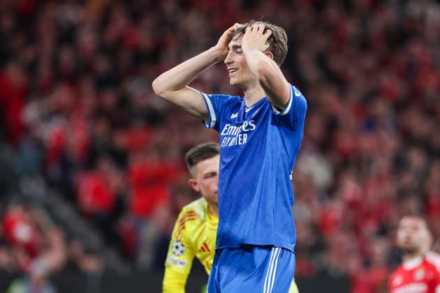 February 17, 2026, Lisbon, Lisbon, Portugal: Dean Huijsen of Real Madrid CF lamenting during the UEFA Champions League 2025 26 League Knockout Play-off First Leg match between SL Benfica and Real Madrid C.F. at Estadio do SL Benfica on February 17, 2026 in Lisbon, Portugal. SL Benfica V Real Madrid C.F. - UEFA Champions League 2025 26 League Knockout Play-Off First Leg  - ZUMAa181 20260217_zaa_a181_169 Copyright: xIrinaxR.xHipolitox