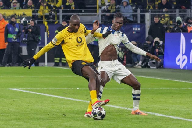 17 02 2026, xgrfx, Football UEFA Champions League, Borussia Dortmund Atalanta Bergamo v l Serhou Guirassy Borussia Dortmund , Odilon Kossounou Atalanta Bergamo DFL DFB REGULATIONS PROHIBIT ANY USE OF PHOTOGRAPHS as IMAGE SEQUENCES and or QUASI VIDEO Dortmund