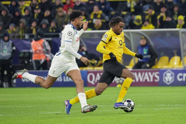 17 02 2026, xgrfx, Football UEFA Champions League, Borussia Dortmund Atalanta Bergamo v l Ederson Atalanta Bergamo , Carney Chukwuemeka Borussia Dortmund DFL DFB REGULATIONS PROHIBIT ANY USE OF PHOTOGRAPHS as IMAGE SEQUENCES and or QUASI VIDEO Dortmund