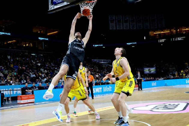 DEU, easyCredit BBL, ALBA vs Hamburg, 17 02 2026, Uber Arena, Berlin, DEU, easyCredit BBL, ALBA vs Hamburg, in the picture dunking by h44, Justin Bean ALBA Berlin 34 nordphotoxGmbHx xEngler nph00076
