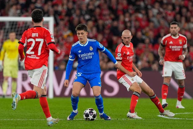 Lisbon, 17 02 25 - Benfica hosted Real Madrid at stadium da Luz in a match for the KO play-offs 1st leg of UEFA Champions League 2025 26. Rafael¯Alexandre¯Fernandes¯Ferreira¯da¯Silva (Rafa) of SL Benfica, Arda Gueler of Real Madrid CF, Fredrik Aursnes of SL Benfica brunodecarvalho_benficarealmadrid-9027 Lisbon Estadio da Luz Lisbon Portugal Copyright: xKapta+x xAtlÃ¢nticoxPressx