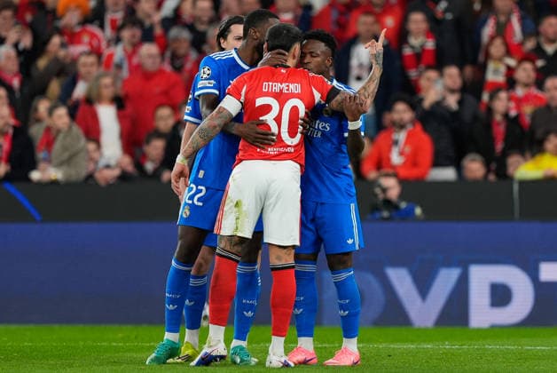 Lisbon, 17 02 25 - Benfica hosted Real Madrid at stadium da Luz in a match for the KO play-offs 1st leg of UEFA Champions League 2025 26. Antonio Ruediger of Real Madrid CF, Nicolas Otamendi of SL Benfica, Vinicius Junior of Real Madrid CF brunodecarvalho_benficarealmadrid-9817 Lisbon Estadio da Luz Lisbon Portugal Copyright: xKapta+x xAtlÃ¢nticoxPressx