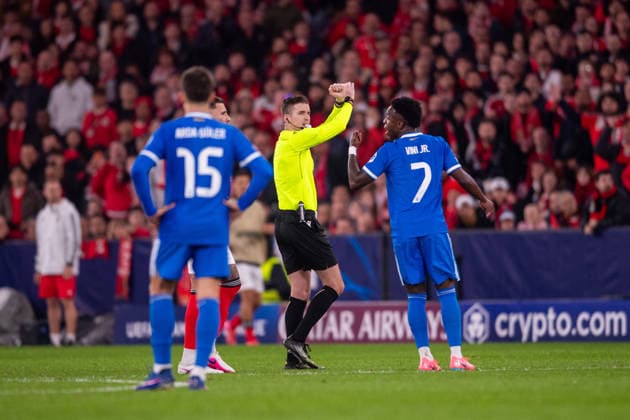 February 17, 2026, Lisbon, Lisboa, Portugal: Francois Letexier referee of the match interrupted the match during the UEFA Champions League 2025 26 League Knockout Play-off First Leg match between SL Benfica and Real Madrid C.F. at Estadio do SL Benfica on February 17, 2026 in Lisbon, Portugal. Lisbon Portugal - ZUMAl192 20260217_zsp_l192_021 Copyright: xMiguelxLemosx