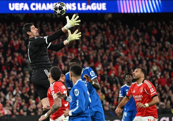 Benfica v Real Madrid - UEFA Champions League LISBON, PORTUGAL - FEBRUARY 17: Real Madrid goalkeeper Thibaut Courtois competes during the UEFA Champions League match between SL Benfica and Real Madrid at Estadio da Luz in Lisbon, Portugal, on February 17, 2026. Zed Jameson Anadolu Lisbon Portugal. Editorial use only. Please get in touch for any other usage.  Copyright: x2026xAnadoluxZedxJamesonx