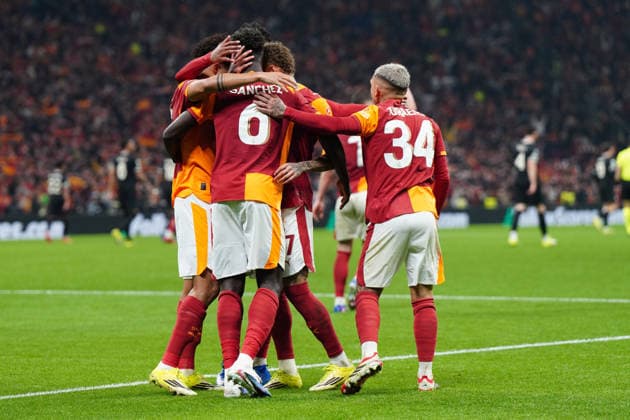 ISTANBUL, TURKEY - FEBRUARY 17: Davinson Sanchez (6) of Galatasaray celebrates after scoring the first goal of his team with teammates during the UEFA Champions League 2025 26 League Knockout Play-off First Leg match between Galatasaray A.S. and Juventus at Ali Sami Yen Spor Kompleksi on February 17, 2026 in Istanbul, Turkey. Istanbul Turkey Copyright: xSeskimphotox GSaray-Juve-170226 (191)
