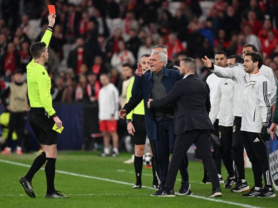 Benfica v Real Madrid - UEFA Champions League LISBON, PORTUGAL - FEBRUARY 17: Benfica head coach Jose Mourinho receives a red card after being shown a yellow card during the UEFA Champions League match between SL Benfica and Real Madrid at Estadio da Luz in Lisbon, Portugal, on February 17, 2026. Zed Jameson Anadolu Lisbon Portugal. Editorial use only. Please get in touch for any other usage.  Copyright: x2026xAnadoluxZedxJamesonx