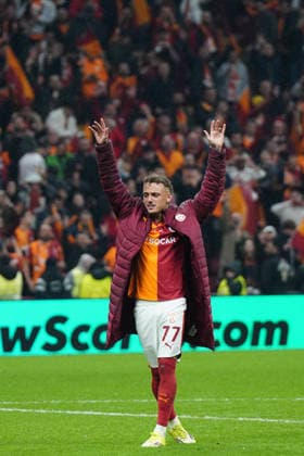 ISTANBUL, TURKEY - FEBRUARY 17: Nao Lang of Galatasaray celebrates victory with their fans after the UEFA Champions League 2025 26 League Knockout Play-off First Leg match between Galatasaray A.S. and Juventus at Ali Sami Yen Spor Kompleksi on February 17, 2026 in Istanbul, Turkey. Istanbul Turkey Copyright: xSeskimphotox GSaray-Juve-170226 (207)