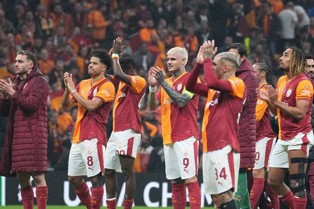 ISTANBUL, TURKEY - FEBRUARY 17: Players of Galatasaray celebrates victory with their fans after the UEFA Champions League 2025 26 League Knockout Play-off First Leg match between Galatasaray A.S. and Juventus at Ali Sami Yen Spor Kompleksi on February 17, 2026 in Istanbul, Turkey. Istanbul Turkey Copyright: xSeskimphotox GSaray-Juve-170226 (271)