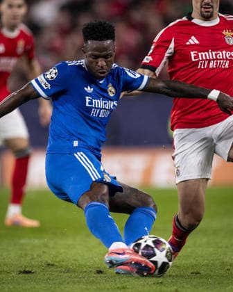 LISBON, PORTUGAL - FEBRUARY 17: Vinícius Júnior of Real Madrid controls the ball during the UEFA Champions League 2025 26 League Knockout Play-off First Leg match between SL Benfica and Real Madrid C.F. at Estadio do SL Benfica on February 17, 2026 in Lisbon, Portugal. (Photo by Ricardo Nogueira Sports Press Photo )  Copyright: xRicardoxNogueira SportsxPressxPhx Sportspressphoto_SPR93922