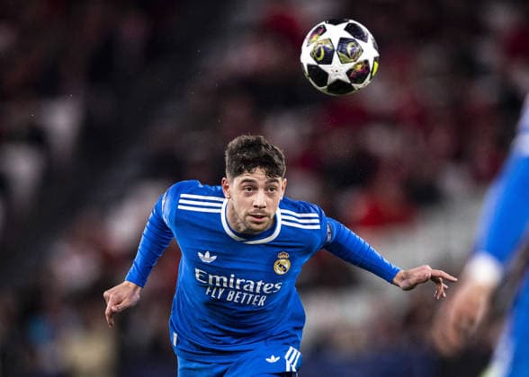 LISBON, PORTUGAL - FEBRUARY 17: Federico Valverde of Real Madrid watches the ball during the UEFA Champions League 2025 26 League Knockout Play-off First Leg match between SL Benfica and Real Madrid C.F. at Estadio do SL Benfica on February 17, 2026 in Lisbon, Portugal. (Photo by Ricardo Nogueira Sports Press Photo )  Copyright: xRicardoxNogueira SportsxPressxPhx Sportspressphoto_SPR93927