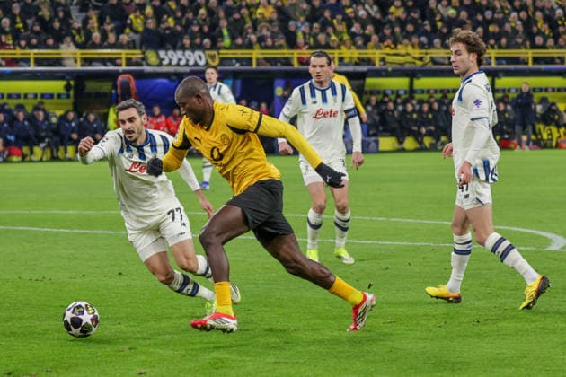 17 02 2026, xgrfx, Football UEFA Champions League, Borussia Dortmund Atalanta Bergamo v l Davide Zappacosta Atalanta Bergamo , Serhou Guirassy Borussia Dortmund DFL DFB REGULATIONS PROHIBIT ANY USE OF PHOTOGRAPHS as IMAGE SEQUENCES and or QUASI VIDEO Dortmund