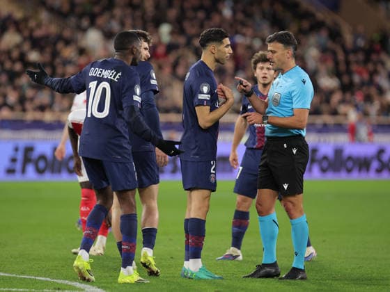 CALCIO - UEFA Champions League - AS Monaco vs PSG PSG players protests with referee Jesus Gil Manzano (ESP) during AS Monaco vs PSG, UEFA Champions League football match in Monaco, PrincPhoto by IPA ABACAPRESS.COMlity of Monaco, February 17 2026 Monaco  Copyright: xIPAxSport ABACAx