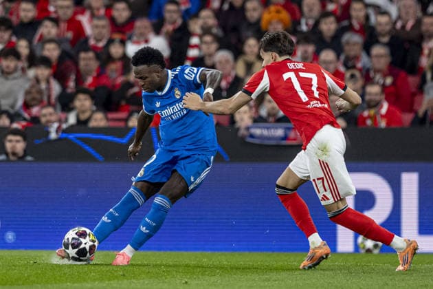 Vinicius Junior 7 of Real Madrid CF shoots the ball to score teams first goal during the UEFA Champions League match between SL Benfica vs Real Madrid CF at Estadio do SL Benfica on February 17th,2026 (Photo by Joao Bravo Sports Press Photo)  Copyright: xJoaoxBravo SportsxPressxPhotox Sportspressphoto_SPR93966