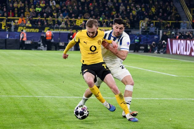 Dortmund, Germany February 17, 2026 UEFA Champions League 2025 2026 Borussia Dortmund vs Atalanta Bergamo In the picture from left in the duel Maximilian Beier BVB and Sead Kolasinac Atalanta Bergamo Copyright: HMBxMedia MadeleinexFantini