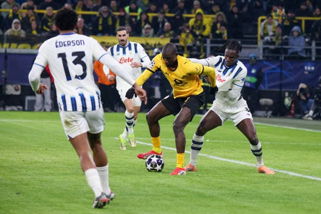 Dortmund, Germany February 17, 2026 UEFA Champions League 2025 2026 Borussia Dortmund vs Atalanta Bergamo In the picture from left in the duel Serhou Guirassy BVB and Odilon Kossounou Atalanta Bergamo Copyright: HMBxMedia MadeleinexFantini