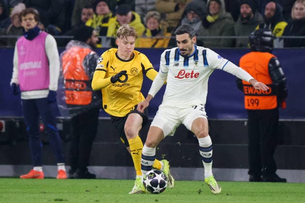 Dortmund, Germany February 17, 2026 UEFA Champions League 2025 2026 Borussia Dortmund vs Atalanta Bergamo In the picture from left in the duel Daniel Svensson BVB and Davide Zappacosta Atalanta Bergamo Copyright: HMBxMedia MadeleinexFantini