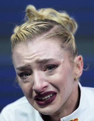 260217 -- MILAN, Feb. 17, 2026 -- Amber Glenn of the United States reacts after the short program match of Figure skating, Eiskunstlauf women single skating at the Milan-Cortina 2026 Olympic Winter games, Winterspiele,Spiele, Summer games in Milan, Italy, Feb. 17, 2026. MICO2026ITALY-MILAN-OLYMPIC WINTER GAMES-FIGURE SKATING-WOMEN SINGLE SKATING-SHORT PROGRAM XuexYuge  (MICO2026)ITALY-MILAN-OLYMPIC WINTER GAMES-FIGURE SKATING-WOMEN SINGLE SKATING-SHORT PROGRAM IMAGO XuexYuge  imago images 0847879261