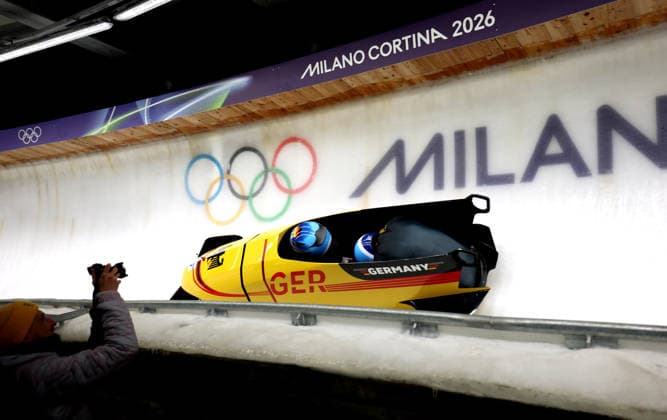 (260218) -- CORTINA D AMPEZZO, Feb. 18, 2026 -- Adam Ammour (L) Alexander Schaller of Germany compete during the Bobsleigh 2-man heat 3 at the Milan-Cortina 2026 Olympic Winter games, Winterspiele,Spiele, Summer games in Cortina D Ampezzo, Italy, Feb. 17, 2026. ) (MICO2026)ITALY-CORTINA D AMPEZZO-OLYMPIC WINTER GAMES-BOBSLEIGH-2-MAN DingxXu 