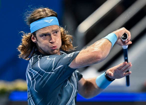 February 17, 2026, Doha, Qatar: Andrey Rublev of Russia plays against Jesper de Jong of the Netherlands (not in view) during their men s singles round of 32 match at the ATP, Tennis Herren Qatar Exxonmobil Open 2026 tennis tournament at the Khalifa International Tennis Complex. Jesper de Jong won against Andrey Rublev 6-4,6-3. ATP Qatar Exxonmobil Open 2026 Tennis Tournament In Doha - 17 Feb 2026  - ZUMAs197 20260217_aaa_s197_389 Copyright: xNoushadxVariyattiyakkalx