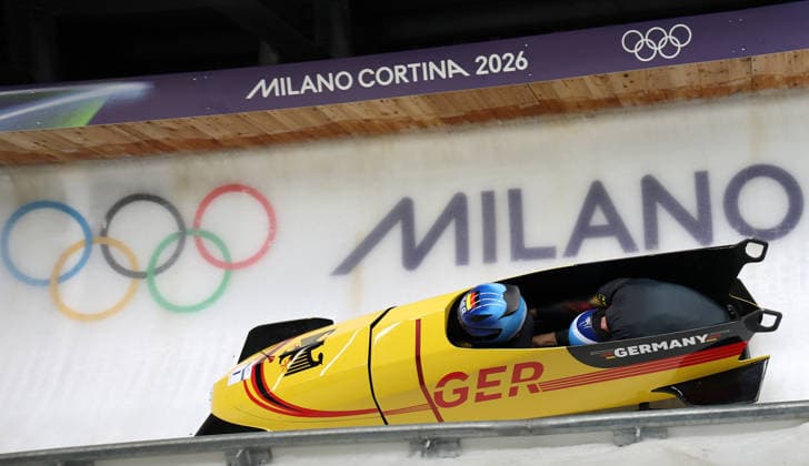 (260218) -- CORTINA D AMPEZZO, Feb. 18, 2026 -- Johannes Lochner (L) Georg Fleischhauer of Germany compete during the Bobsleigh 2-man heat 3 at the Milan-Cortina 2026 Olympic Winter games, Winterspiele,Spiele, Summer games in Cortina D Ampezzo, Italy, Feb. 17, 2026. ) (MICO2026)ITALY-CORTINA D AMPEZZO-OLYMPIC WINTER GAMES-BOBSLEIGH-2-MAN DingxXu 