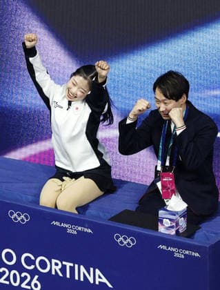 Milan Cortina Olympics: Figure skating, Eiskunstlauf Ami Nakai (L) of Japan, alongside her coach Kensuke Nakaniwa, reacts to her score in the women s figure skating short program at the Milan Cortina Olympics at Milano Ice Skating Arena in Milan on Feb. 17, 2026.  A14AA0005298521P