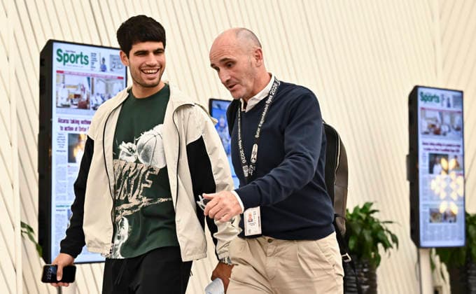 ATP, Tennis Herren QATAR OPEN 2026-CARLOS ALCARAZ press conference, PK, Pressekonferenz Carlos Alcaraz (L) of Spain arrives for a press conference at the media centre after defeating Arthur Rinderknech of France in their men s singles Round of 32 match at the ATP Qatar ExxonMobil Open 2026 at the Khalifa International Tennis Complex in Doha, Qatar on February 17, 2026. DOHA Qatar Copyright: xNOUSHADx