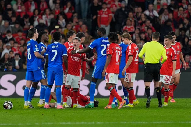 UEFA CHAMPIONS LEAGUE: BENFICA x REAL MADRID Alvaro Carreras of Real Madrid CF (L), Eduardo Camavinga of Real Madrid CF (L), Vinicius Junior of Real Madrid CF (L), Gianluca Prestianni of SL Benfica (L), Antonio Ruediger of Real Madrid CF (C), Leandro Barreiro of SL Benfica (C), Andreas Schjelderup of SL Benfica (C), Samuel Dahl of SL Benfica (R) and Tomas Araujo of SL Benfica (R) in action during UEFA Champions League 2025 26 KO play-offs 1st leg between SL Benfica and Real Madrid CF at Estadio da Luz in Lisbon, Portugal. 17 02 2026 Lisbon Estadio da Luz Lisbon Portugal Copyright: xBrunoxdexCarvalhox
