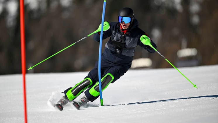 OLYMPICS - Winter Olympic Games, Olympische Spiele, Olympia, OS Milano Cortina 2026 CORTINA D AMPEZZO,ITALY,18.FEB.26 - OLYMPICS, ALPINE SKIING - Winter Olympic Games Milano Cortina 2026, slalom, women. Image shows camera racer Thomas Sykora (ORF).  GEPAxpictures xAlexanderxSolc