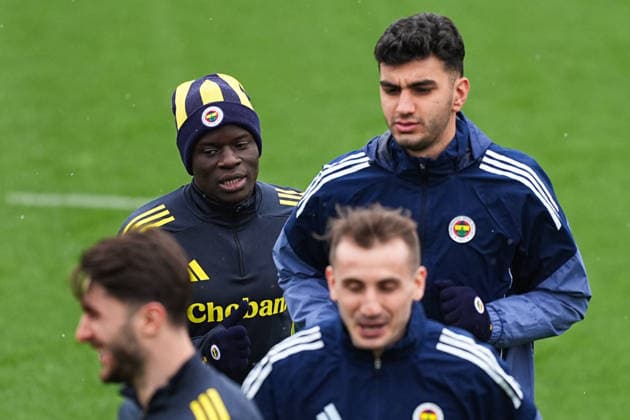 Ahead of the Fenerbahce v Nottingham Forest - UEFA Europa League ISTANBUL, TURKIYE - FEBRUARY 18: Fenerbahce player N Golo Kante (L) attends the training session ahead of the UEFA Europa League round of 16 play-off first leg match between Fenerbahce v Nottingham Forest at Can Bartu Facilities in Istanbul, Turkiye on February 18, 2026. Adem Kutucu Anadolu Istanbul Turkey. Editorial use only. Please get in touch for any other usage.  Copyright: x2026xAnadoluxAdemxKutucux