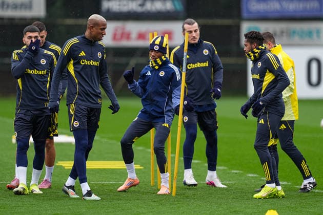 Ahead of the Fenerbahce v Nottingham Forest - UEFA Europa League ISTANBUL, TURKIYE - FEBRUARY 18: Fenerbahce player Anderson Talisca (3rd L) attends the training session ahead of the UEFA Europa League round of 16 play-off first leg match between Fenerbahce v Nottingham Forest at Can Bartu Facilities in Istanbul, Turkiye on February 18, 2026. Adem Kutucu Anadolu Istanbul Turkey. Editorial use only. Please get in touch for any other usage.  Copyright: x2026xAnadoluxAdemxKutucux