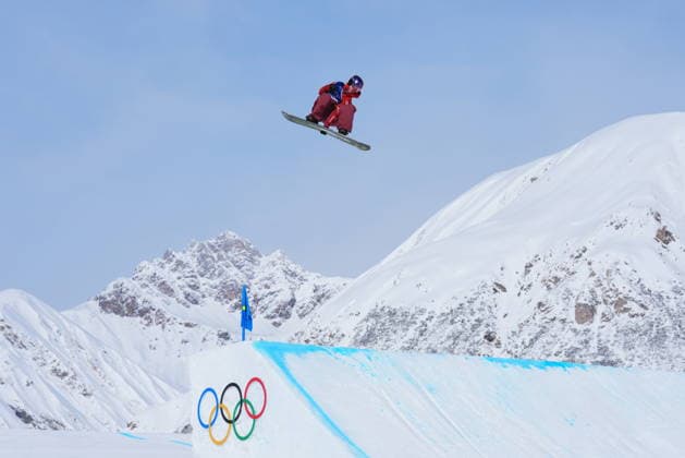 February 18, 2026, Livigno, Italy: Canada s Cameron Spalding competes in men s snowboard slopestyle at the Milano Cortina 2026 Winter Olympic Games, Olympische Spiele, Olympia, OS in Livigno, Italy, Wednesday, Feb. 18, 2026. Canada News - February 18, 2026  - ZUMAc35_ 20260218_zaf_c35_010 Copyright: xSeanxKilpatrickx