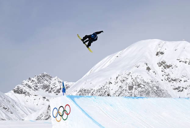 (260218) -- LIVIGNO, Feb. 18, 2026 -- Su Yiming of China competes during the snowboard men s snowboard slopestyle final at the Milan-Cortina 2026 Olympic Winter games, Winterspiele,Spiele, Summer games in Livigno, Italy, Feb. 18, 2026. ) (MICO2026)ITALY-LIVIGNO-OLYMPIC WINTER GAMES-SNOWBOARD-MEN S SLOPESTYLE-FINAL XiaxYifang 